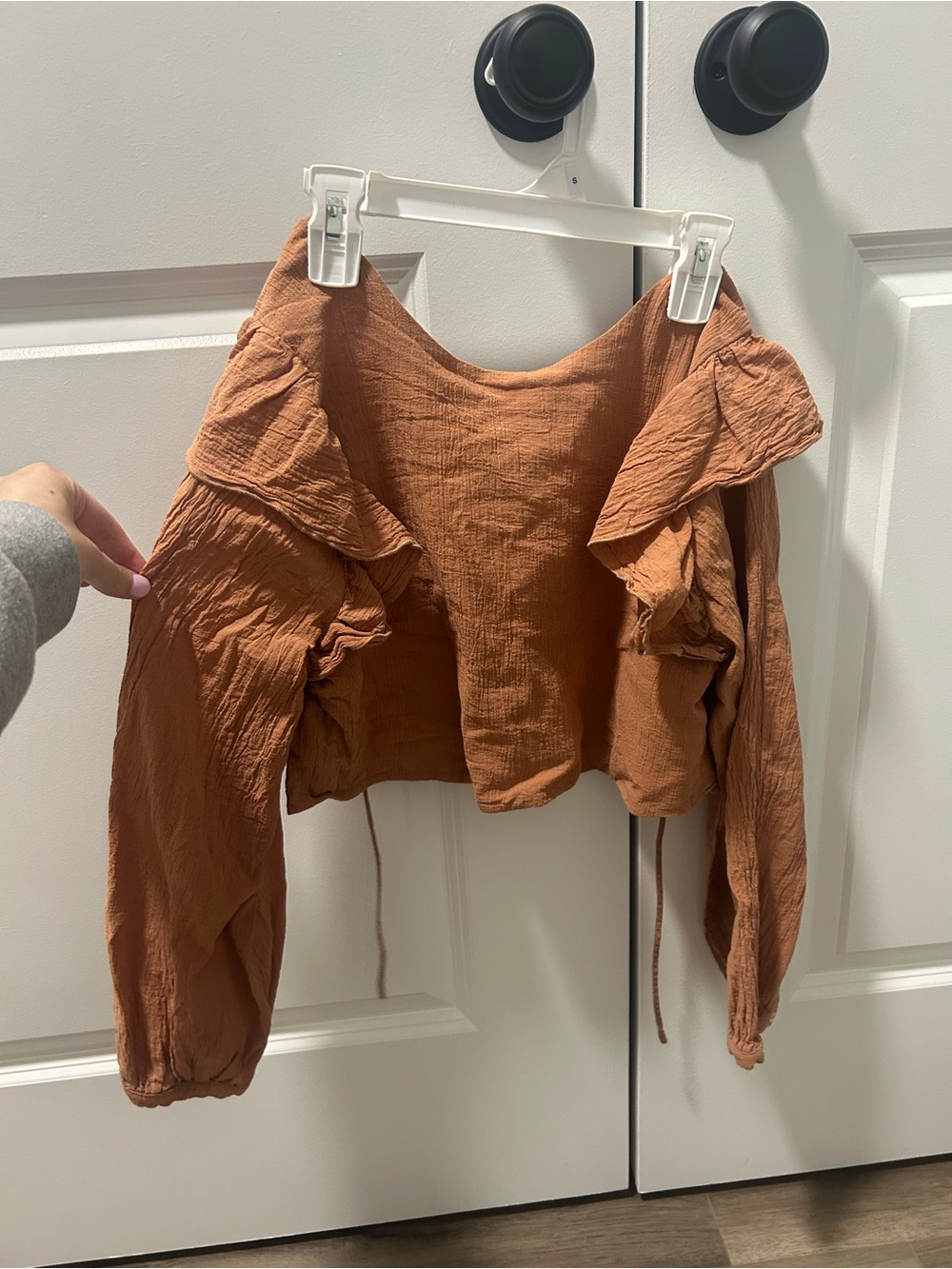 Women’s Rust Brown Ruffle Long-Sleeve Cropped Top